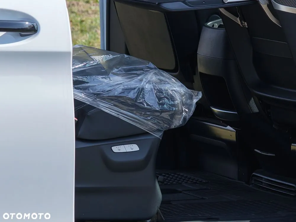 Mercedes-Benz V-Class 2023 photo 3