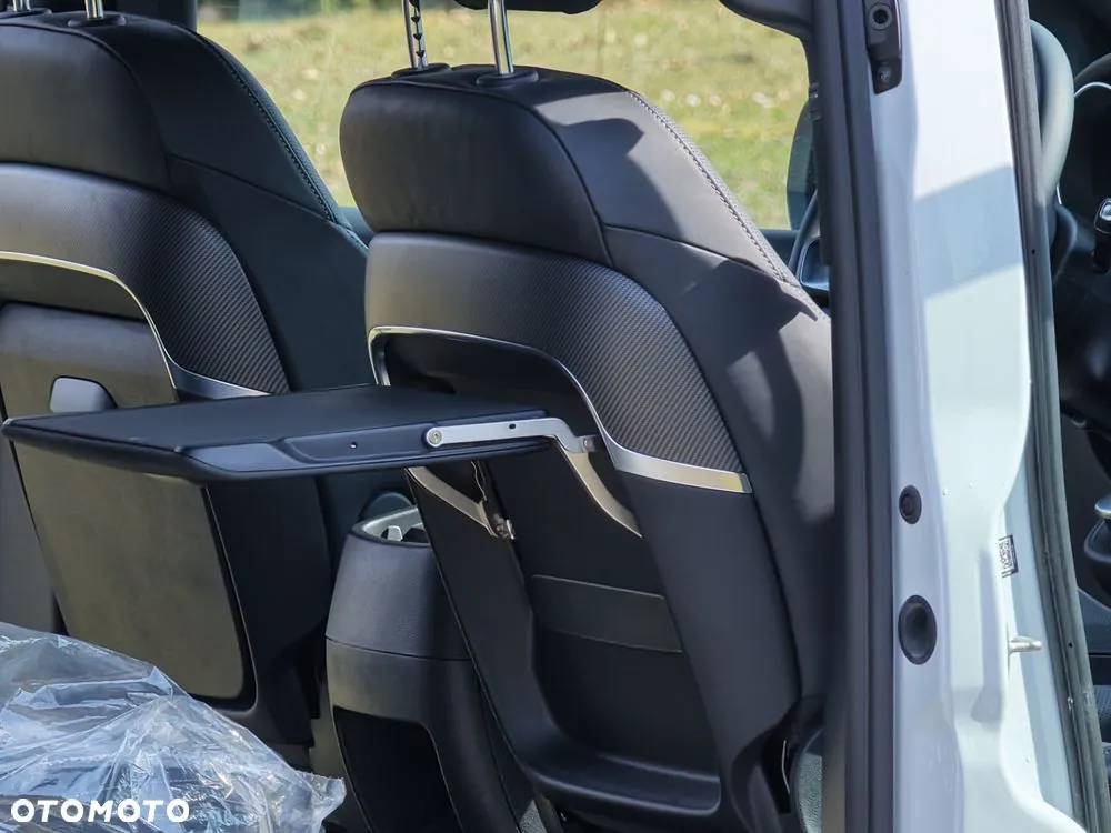 Mercedes-Benz V-Class 2023 photo 4