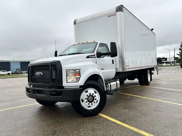 Ford F-750 2027 photo 2