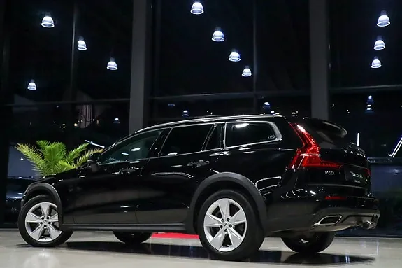 Volvo V60 Cross Country 2019 photo 5