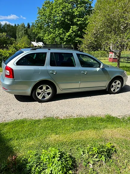 Skoda Octavia 2011 photo 3