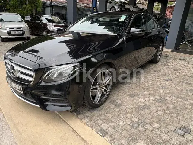 Mercedes-Benz E200