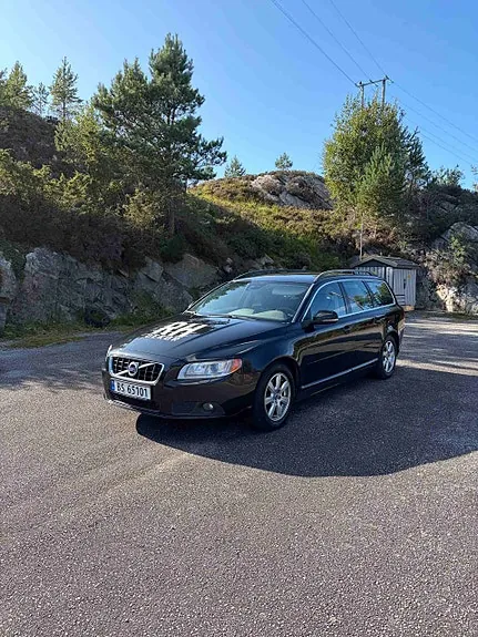 Volvo V70 2012 photo 2