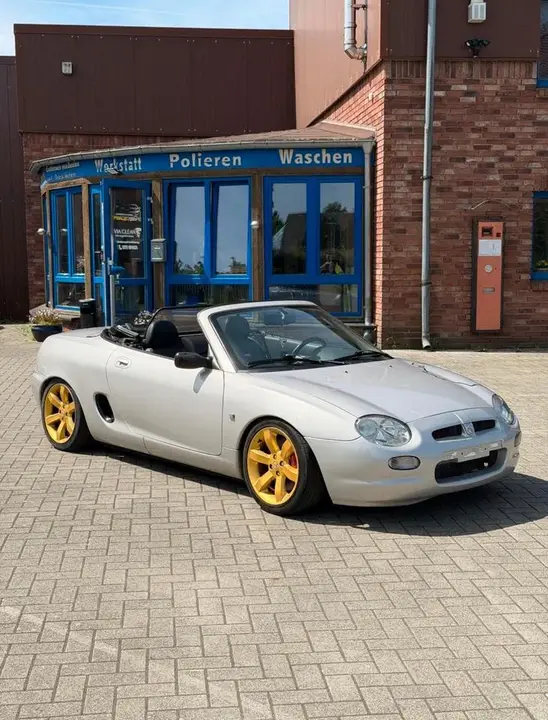 MG F