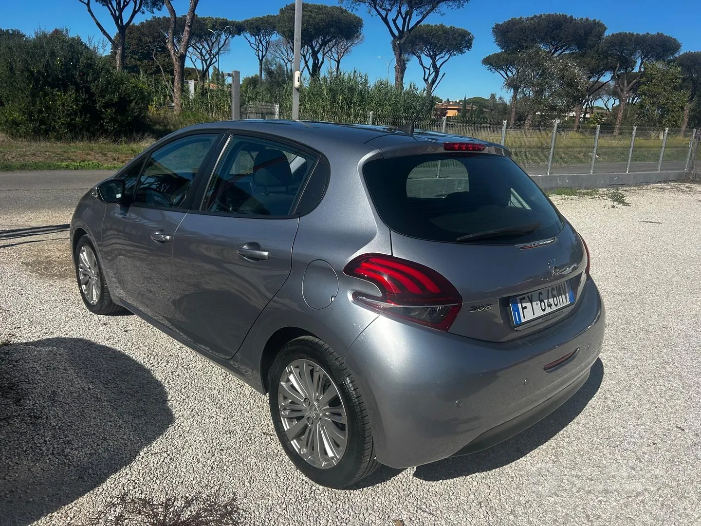 Peugeot 208 2019 photo 3