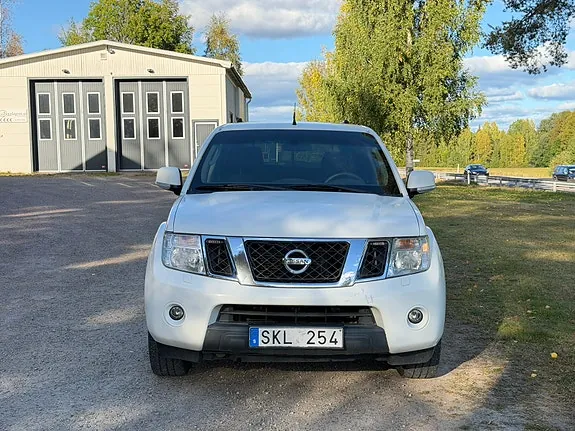 Nissan Navara 2011 photo 2