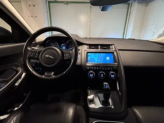 Jaguar E-Pace 2019 photo 4