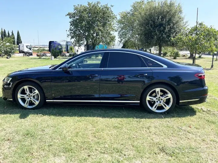 Audi A8 2022 photo 3
