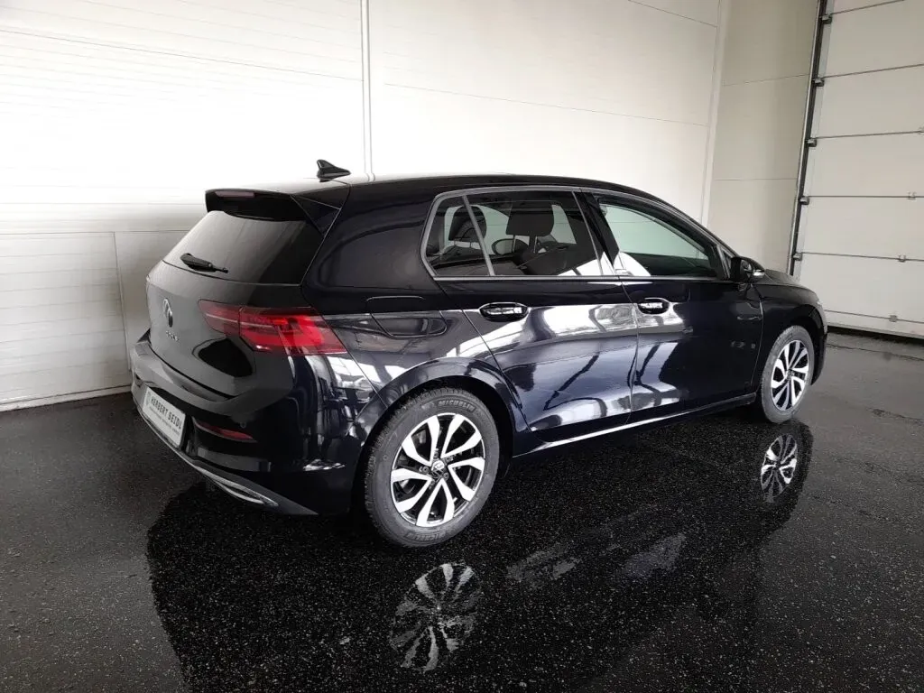 Volkswagen Golf 2023 photo 2