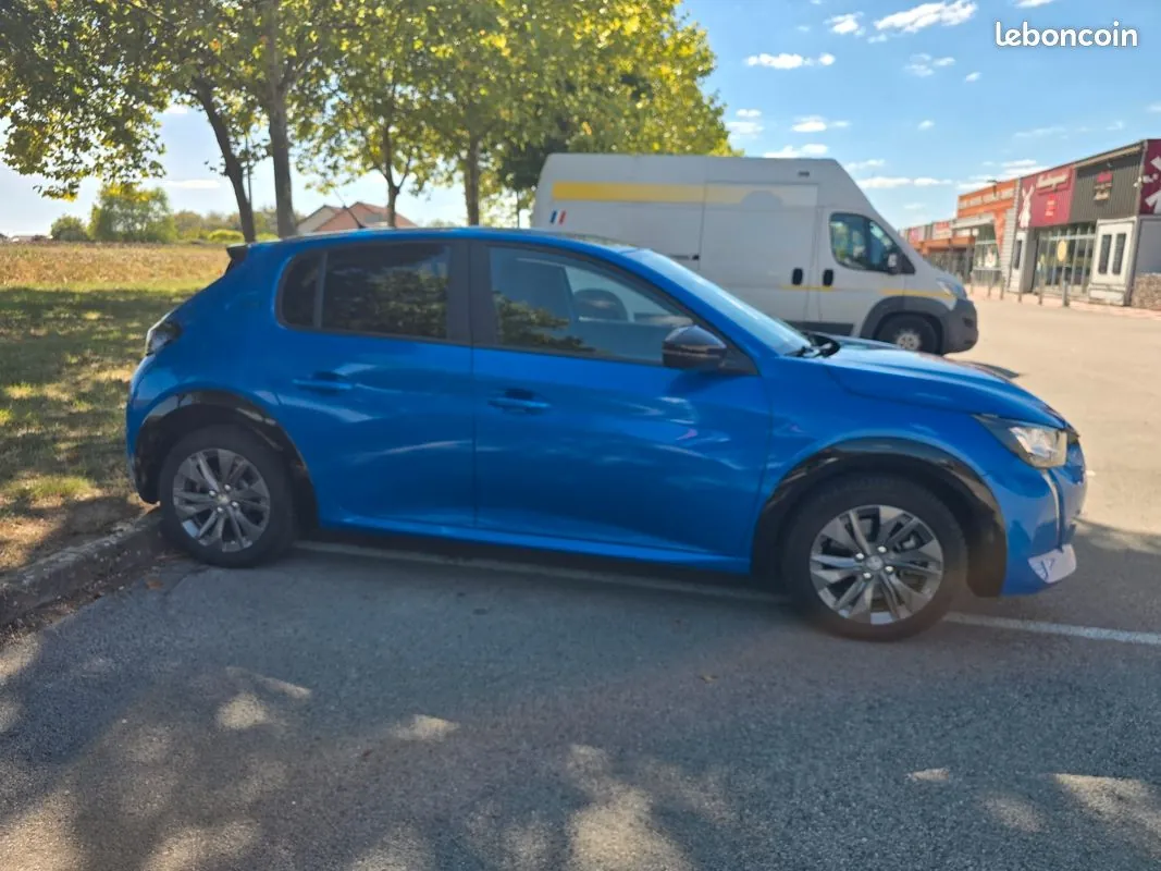 Peugeot 208 2023 photo 3