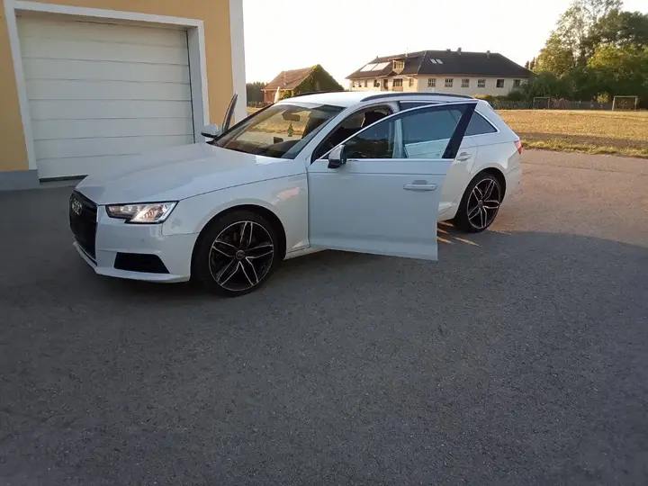 Audi A4 2017 photo 2