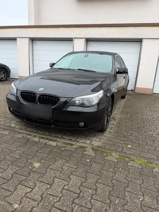 BMW 523I
