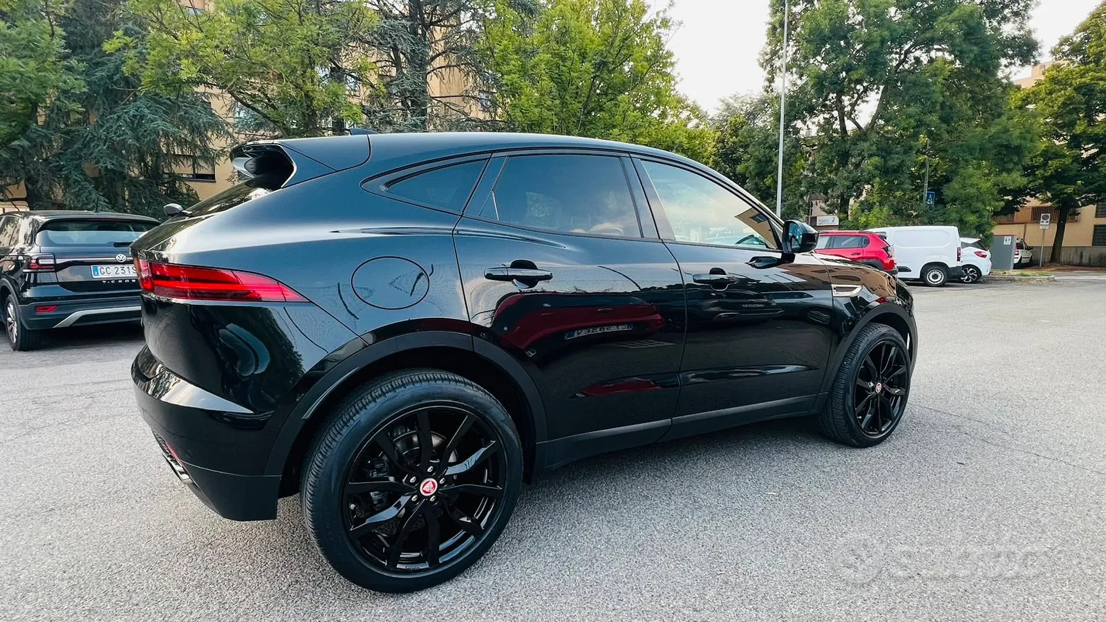 Jaguar E-Pace 2018 photo 4