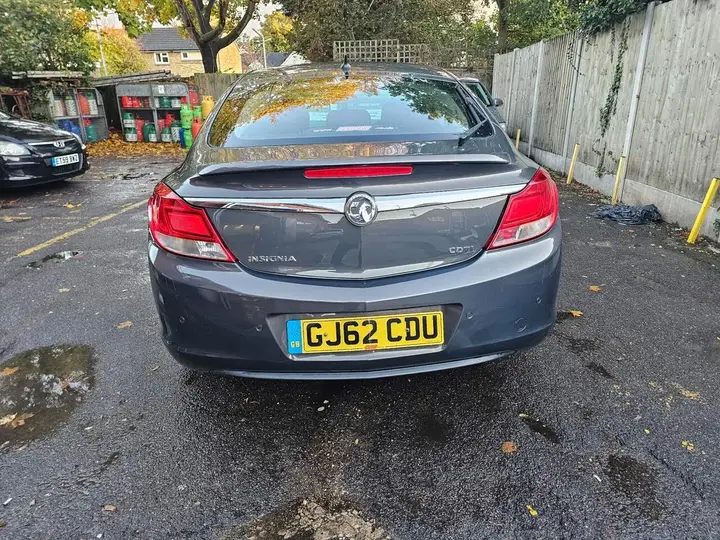 Vauxhall Insignia 2012 photo 2