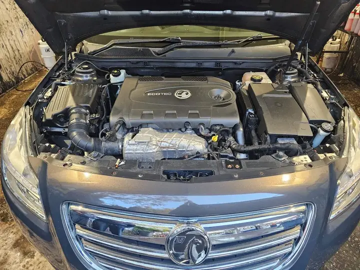 Vauxhall Insignia 2012 photo 3