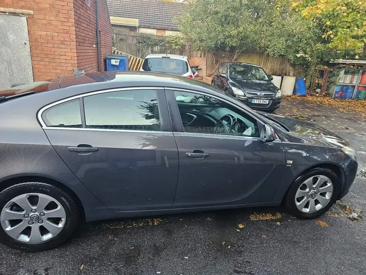 Vauxhall Insignia 2012 photo 4