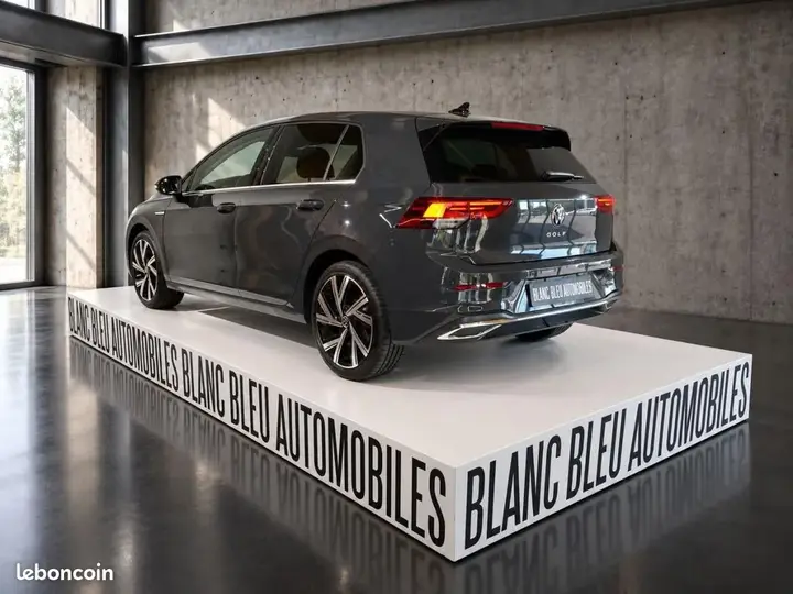Volkswagen Golf 2024 photo 2