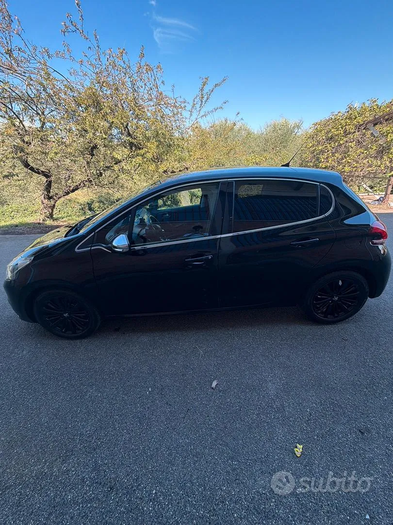 Peugeot 208 2016 photo 2