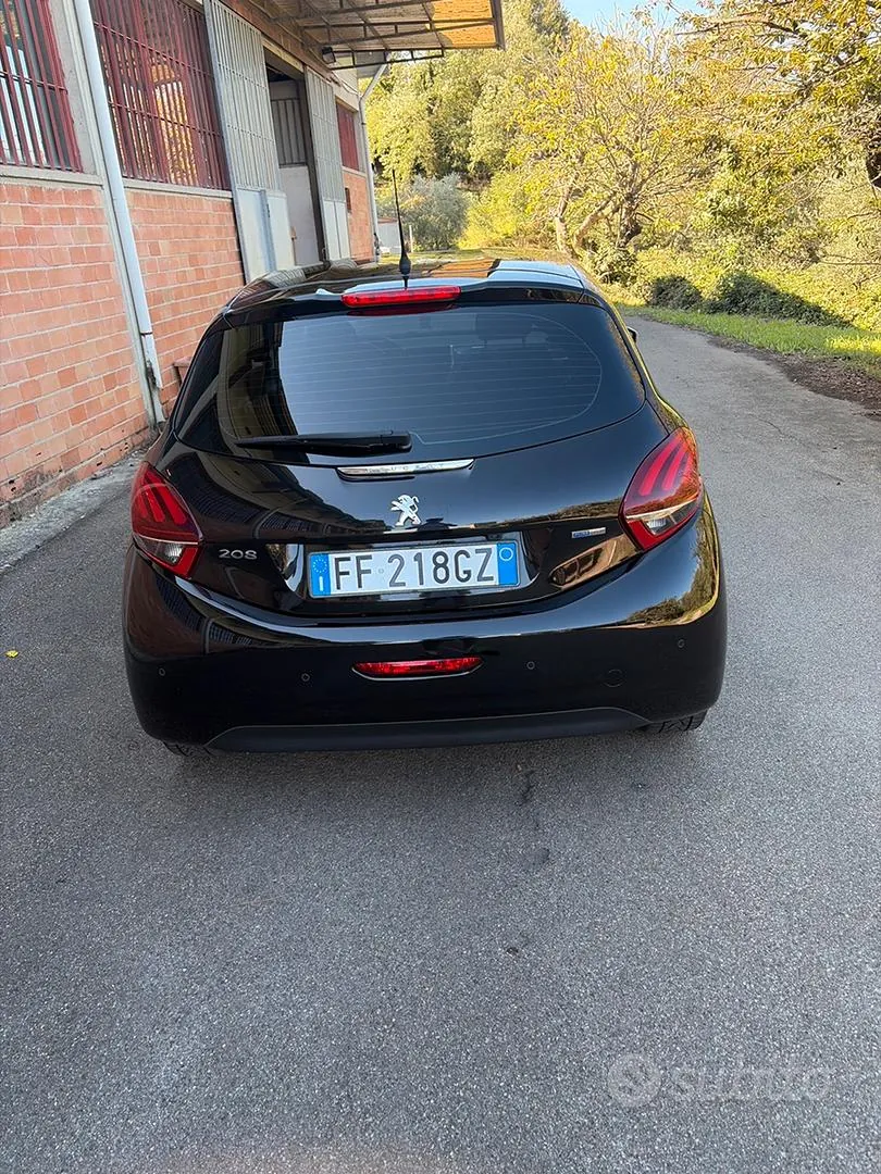 Peugeot 208 2016 photo 3