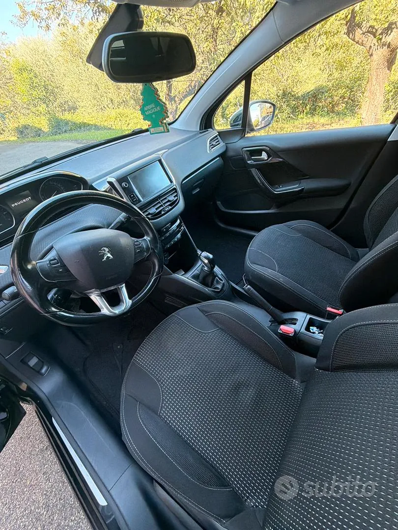 Peugeot 208 2016 photo 5