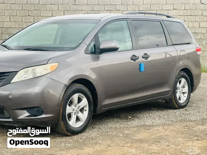 Toyota Sienna 2012 photo 4