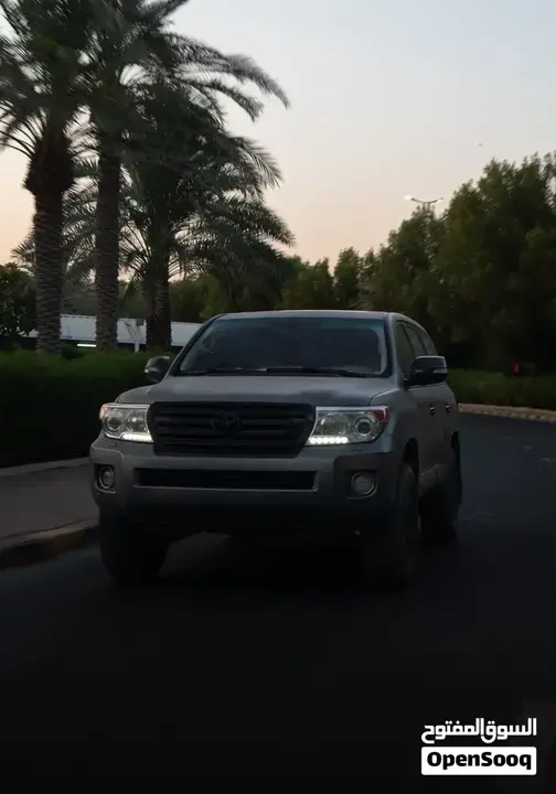 Toyota Land Cruiser 2013 photo 2