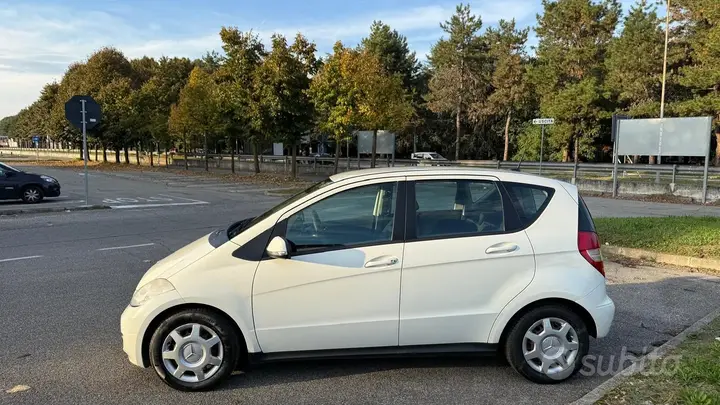 Mercedes-Benz A 2011 photo 2