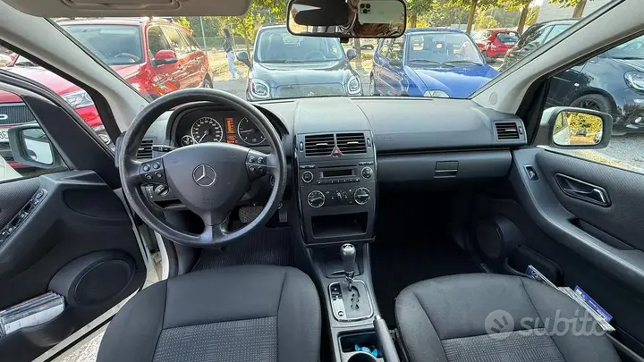 Mercedes-Benz A 2011 photo 4