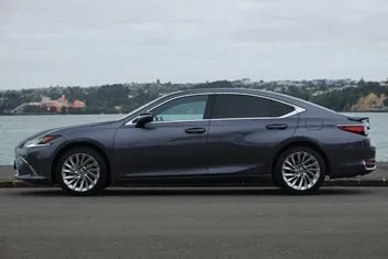Lexus Es 300H 2023 photo 5