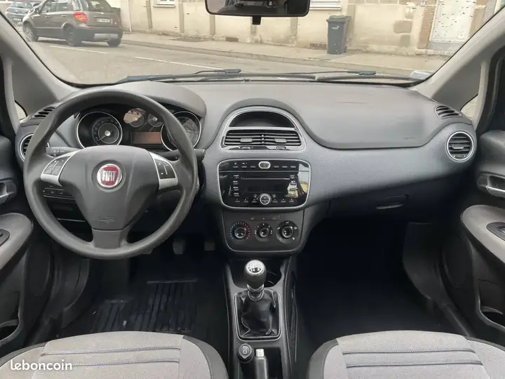 Fiat Punto 2010 photo 5