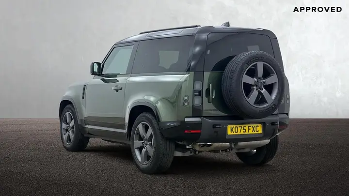 Land Rover Defender 90 2026 photo 2