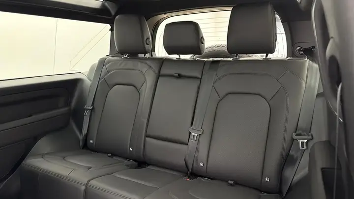 Land Rover Defender 90 2026 photo 4