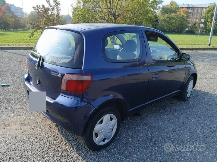 Toyota Yaris 2000 photo 3