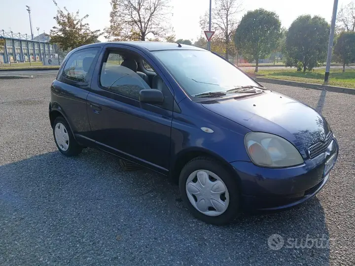 Toyota Yaris 2000 photo 4