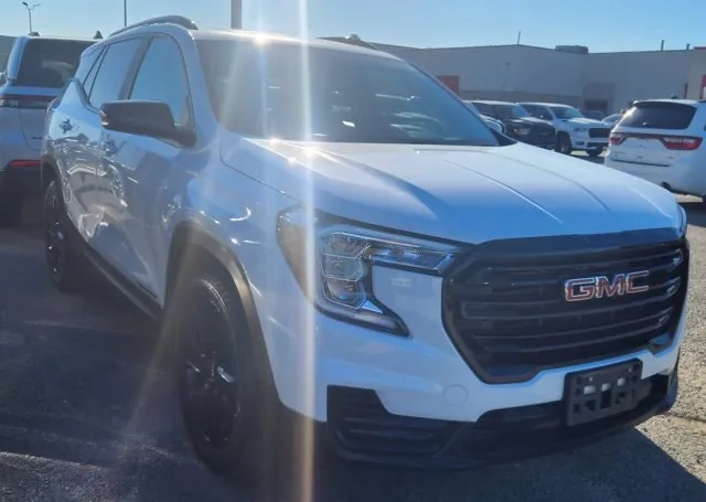 GMC Terrain 2023 photo 3