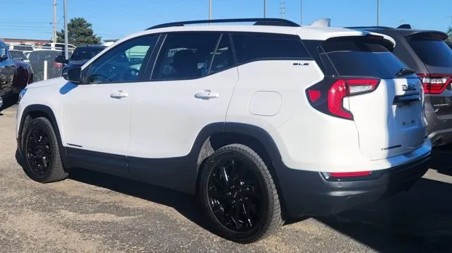 GMC Terrain 2023 photo 2