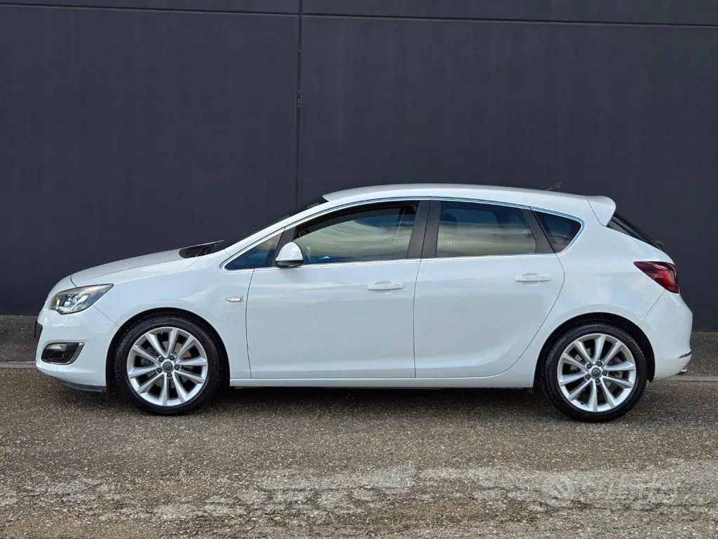 Opel Astra 2014 photo 2