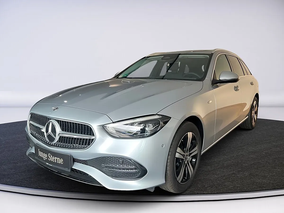 Mercedes-Benz C-Class 2026 photo 3