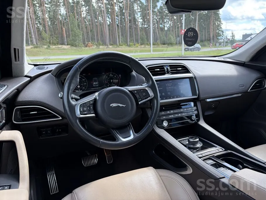 Jaguar F-Pace 2019 photo 4