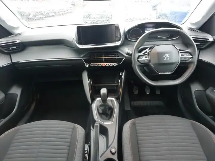 Peugeot 208 2022 photo 3