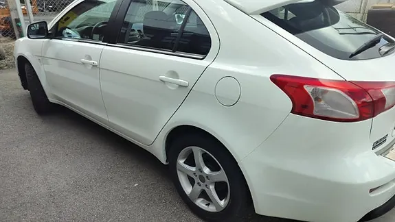 Mitsubishi Lancer 2010 photo 4