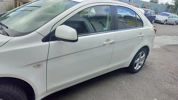 Mitsubishi Lancer 2010 photo 5