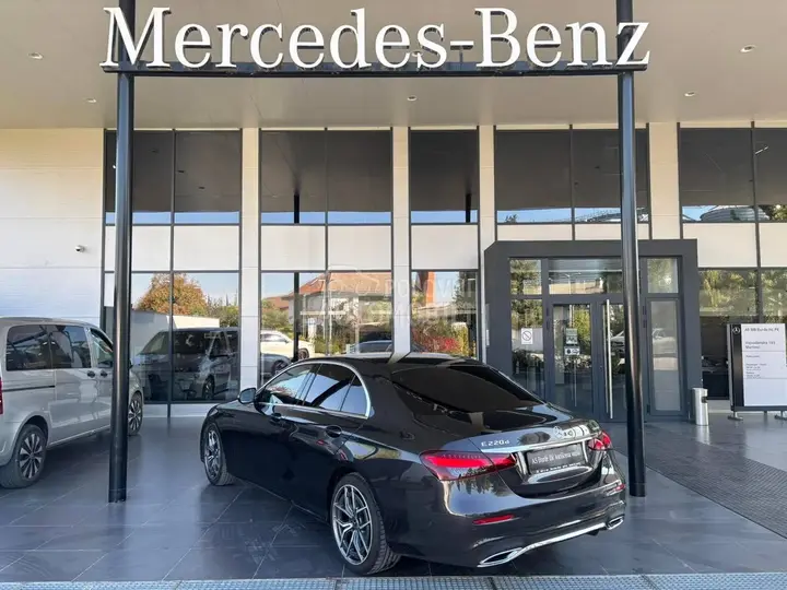 Mercedes-Benz E 220 2022 photo 3