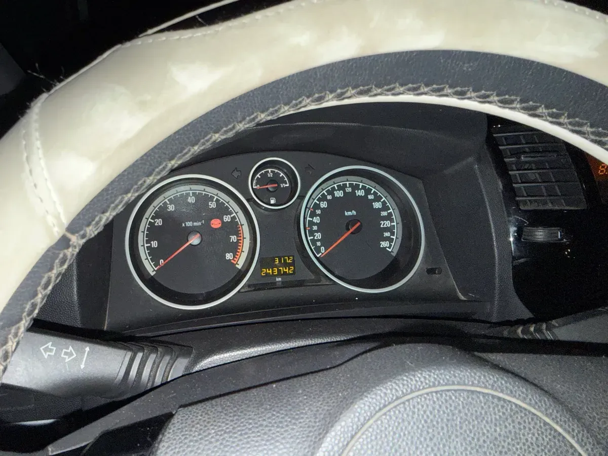 Opel Zafira 2013 photo 2