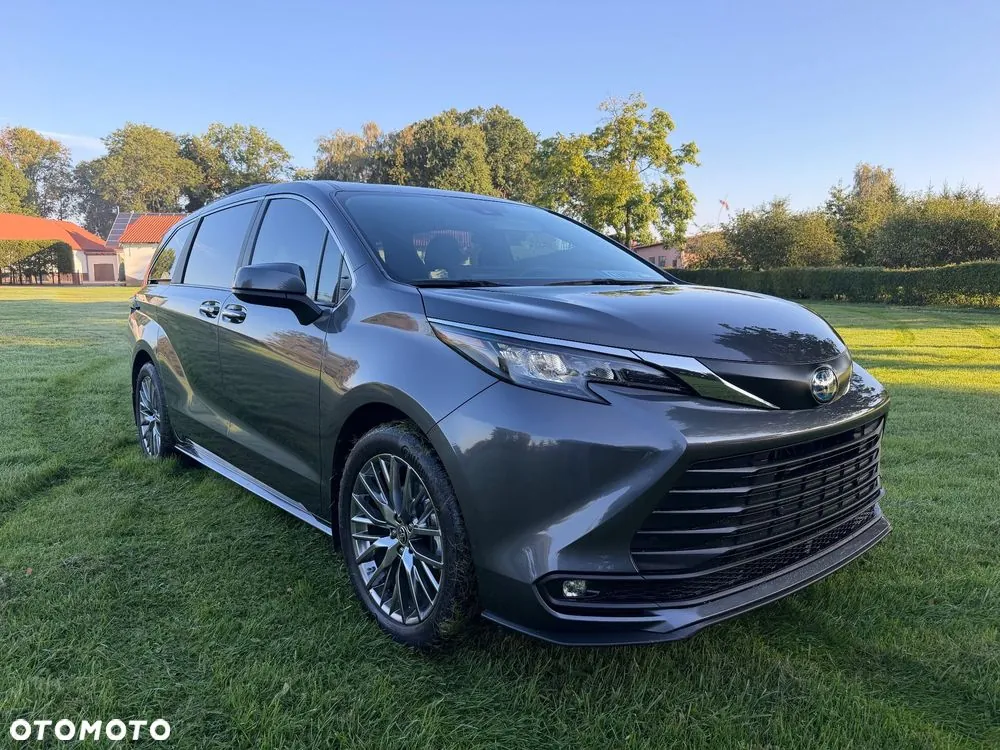 Toyota Sienna 2025 photo 2
