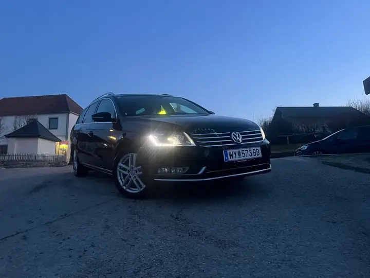 Volkswagen Passat 2011 photo 2