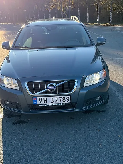 Volvo V70 2012 photo 2