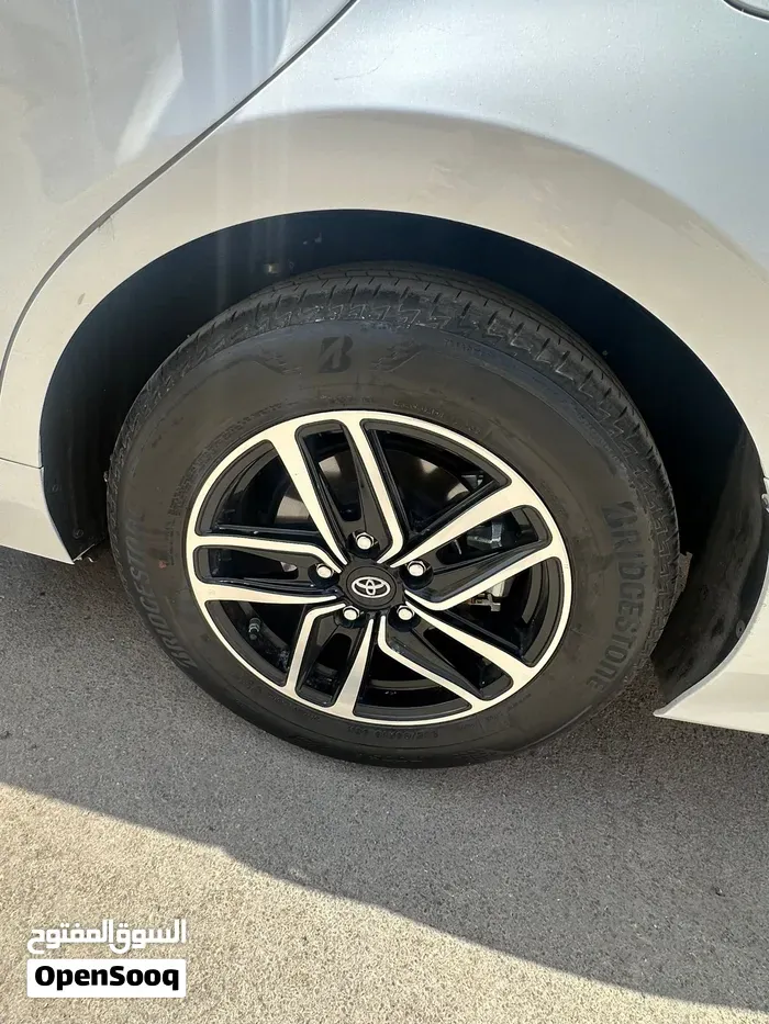 Toyota Camry 2024 photo 2