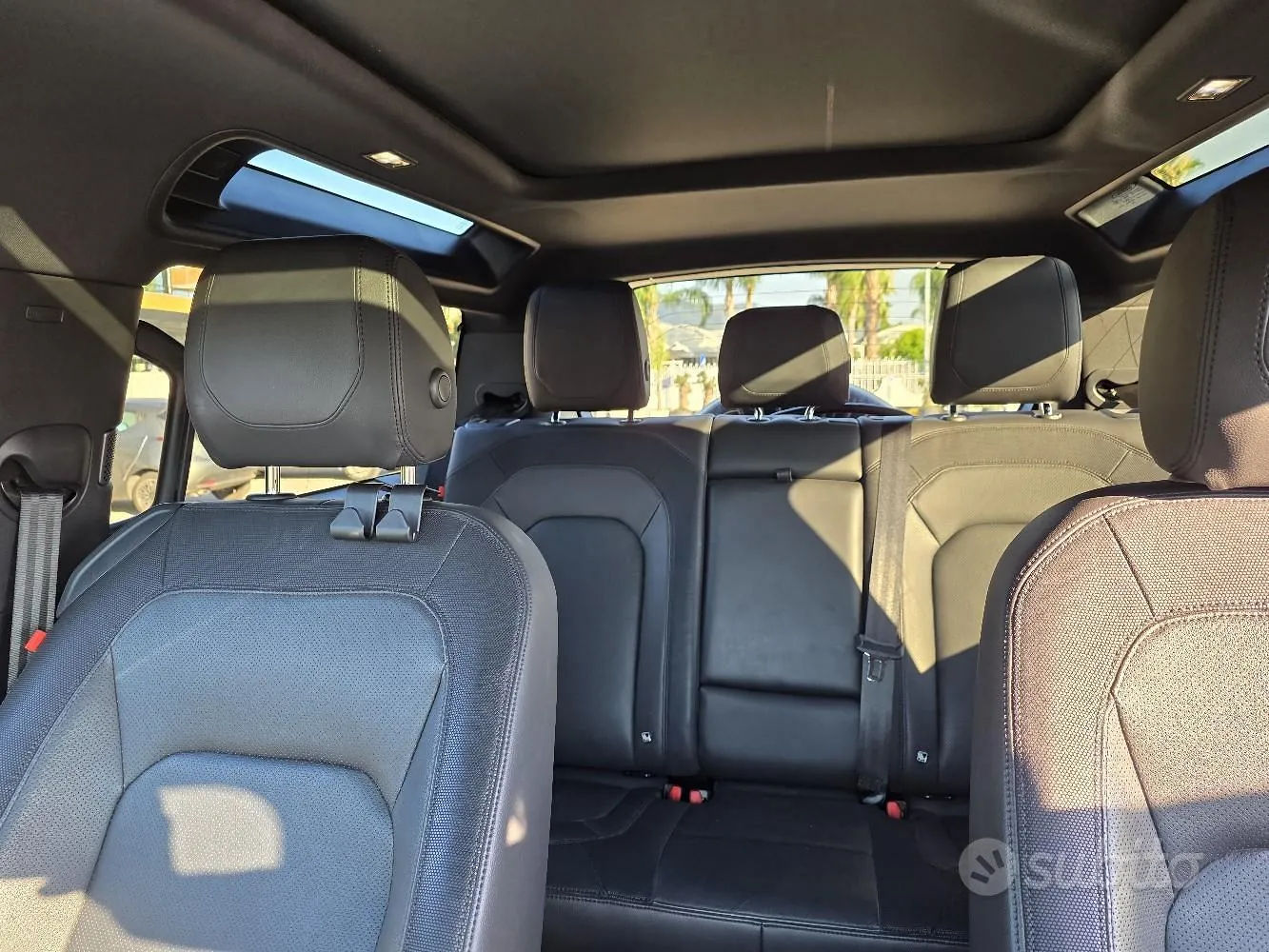 Land Rover Defender 2022 photo 5