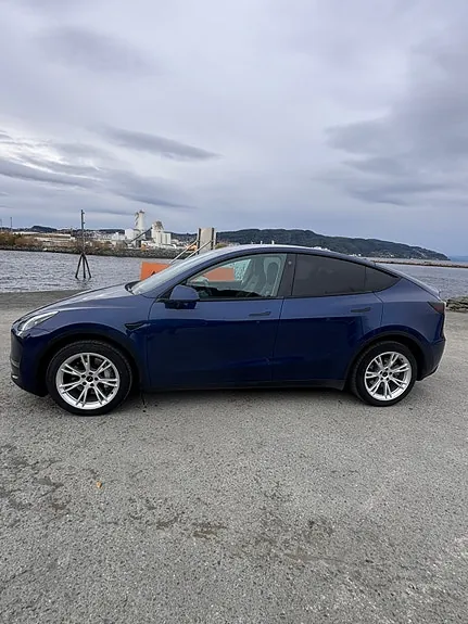 Tesla Model Y 2022 photo 2